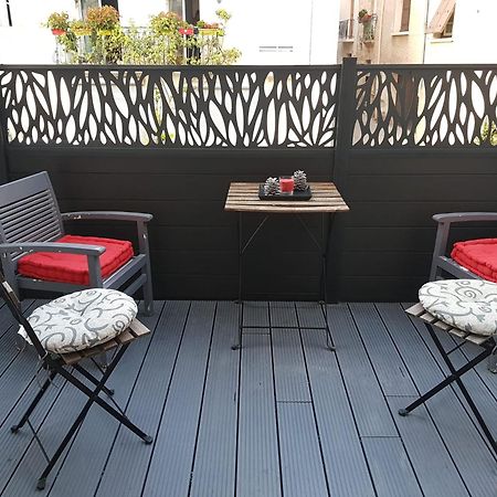 Spacious Town House With Balcony Монтаньяк Экстерьер фото