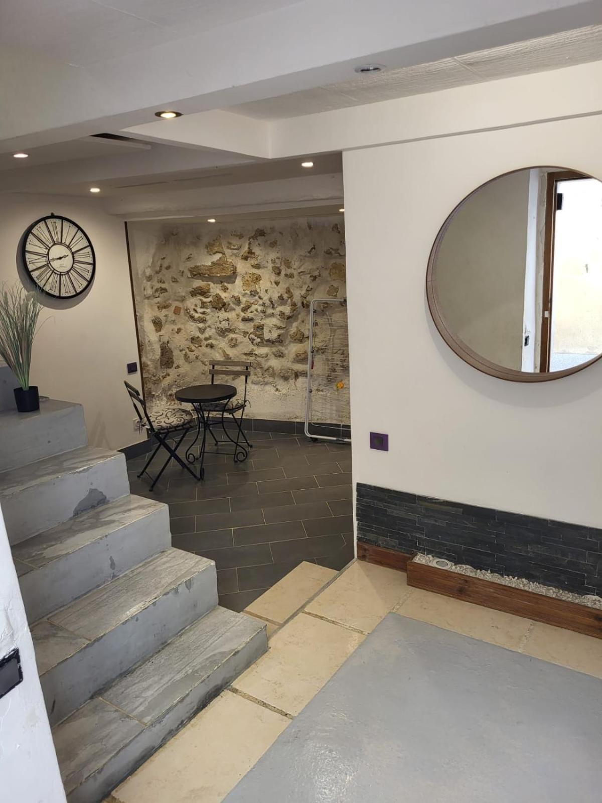 Spacious Town House With Balcony Монтаньяк Экстерьер фото