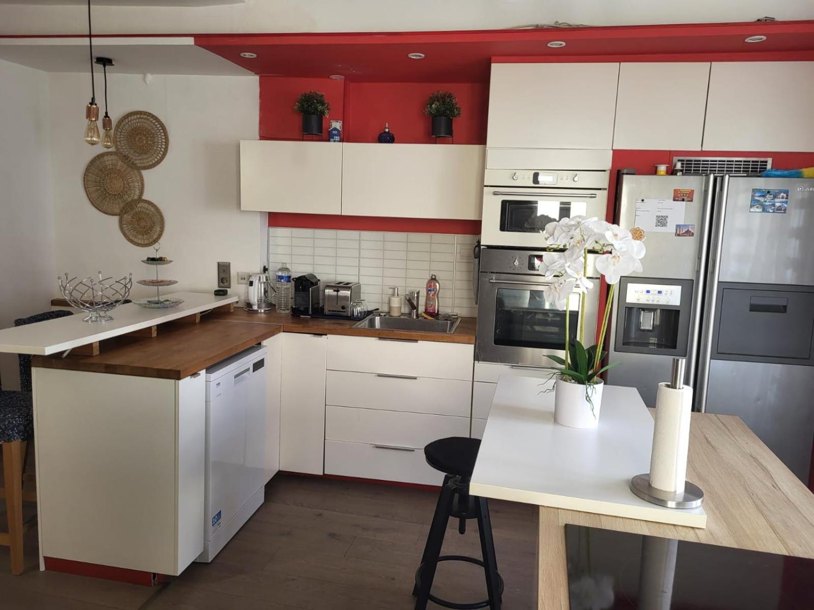 Spacious Town House With Balcony Монтаньяк Экстерьер фото